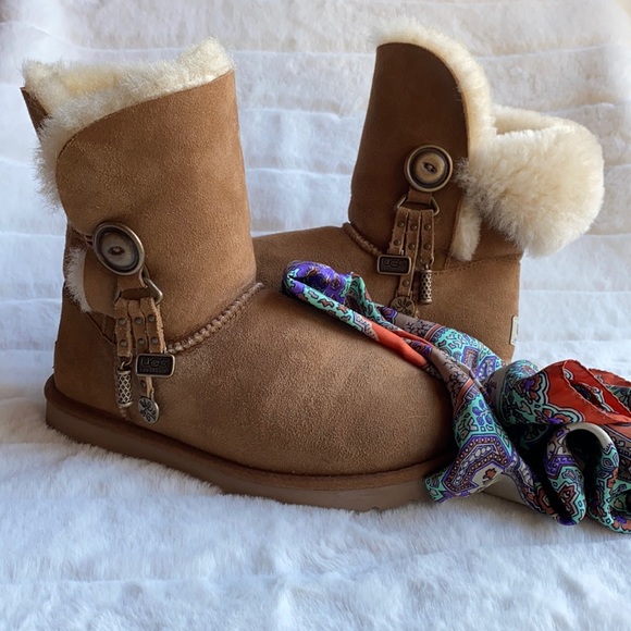 UGG Women’s Boots size 7 Chestnut Brown - Picture 1 of 7